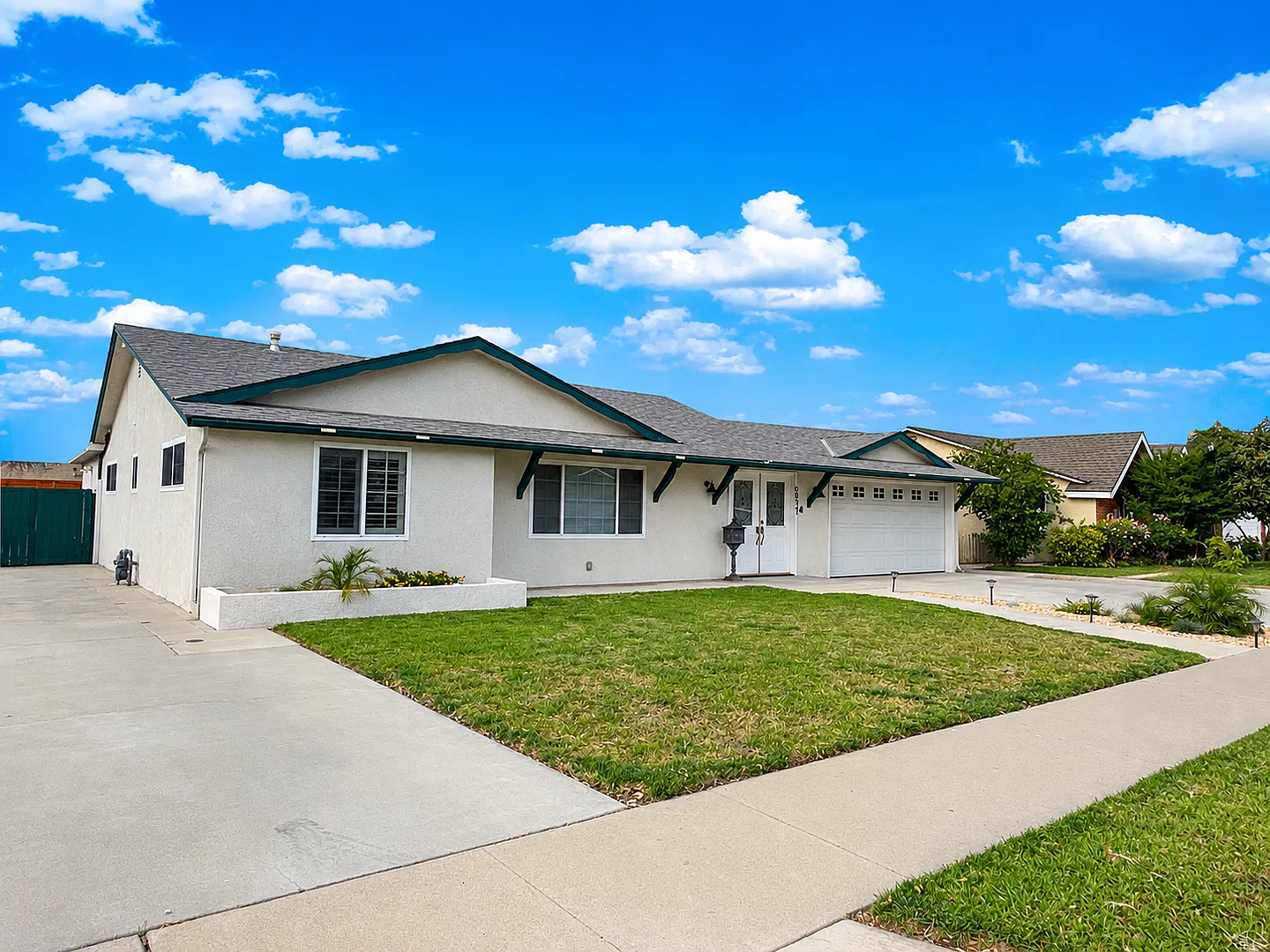 3 Bedroom 3 Bath Single Story Pool Home — Photo 1