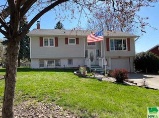 605 Georgia Ave SW, Orange City, IA 51041