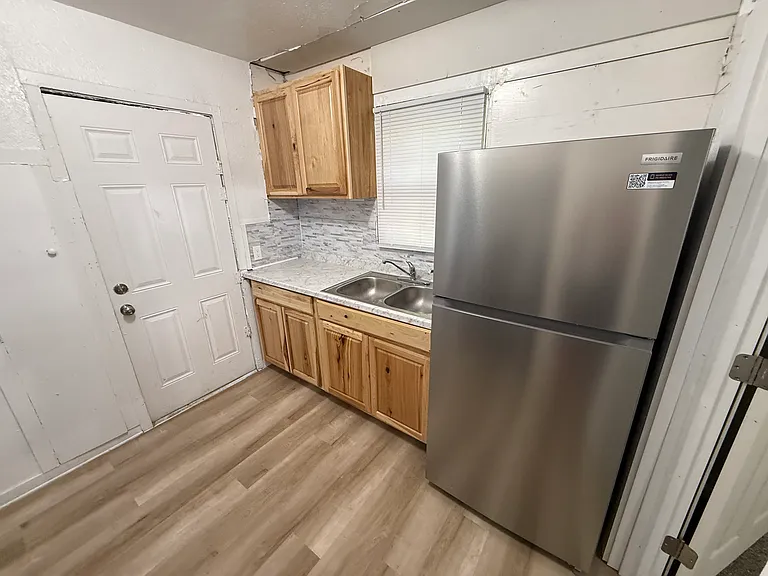 2304 Avenue D — Photo 18
