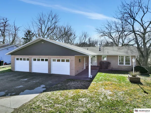 1005 Longwood Dr, Crete, NE 68333