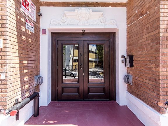 4th image of 410 S Lake St #401