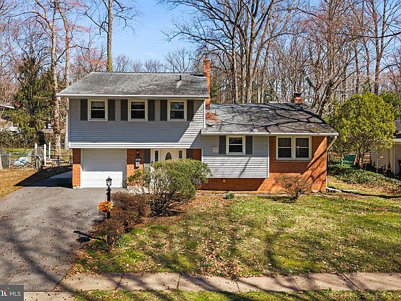 2nd image of 1211 Grinnell Rd