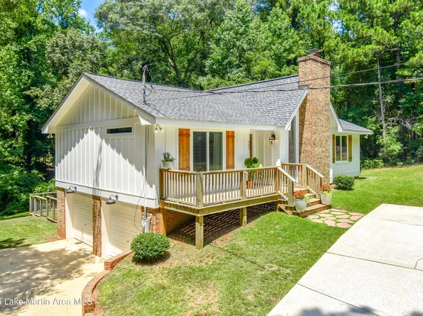 301 Crestline Cir, Alexander City, AL 35010