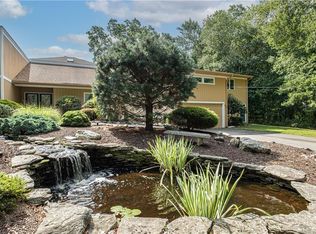 12 Cow Path Ln, Woodbridge, CT 06525