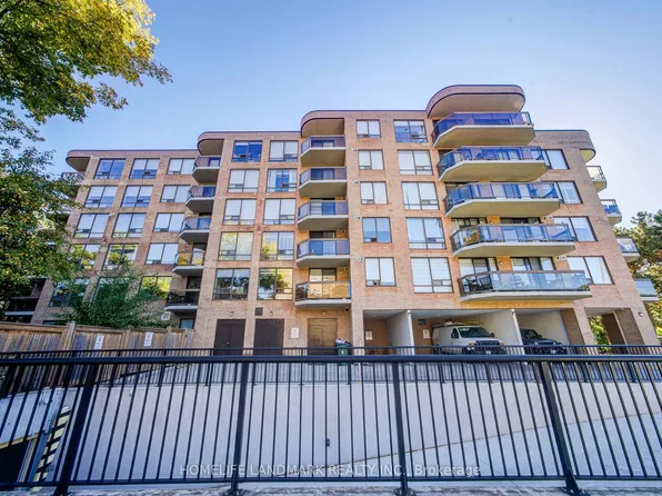 96 Fifeshire Rd #301, Toronto, ON M2L 2X9