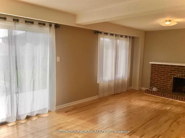 4 Nootka Cres #MAIN FL — Photo 10