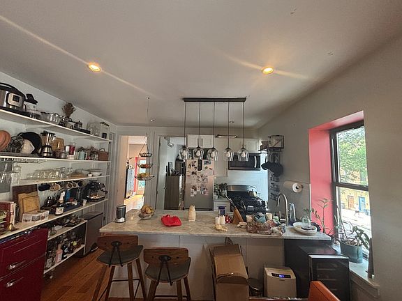 5th image of 215 Rogers Ave #2
