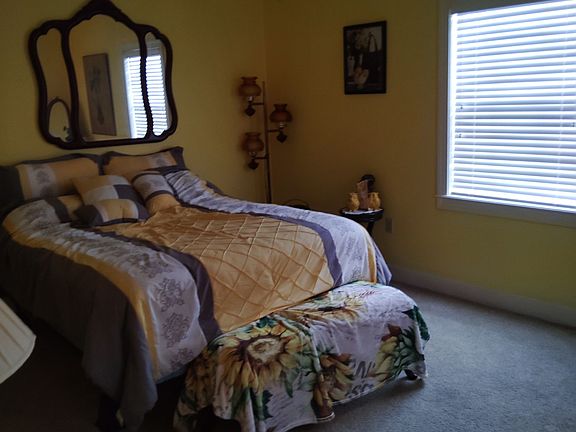 3rd image of 1852 W Carriage House Dr
