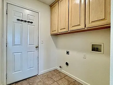 806 Almoo St — Photo 2