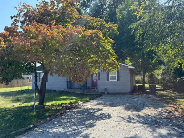 422 W 10th St, Grove, OK 74344