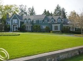 841 N Glengarry Rd, Bloomfield Hills, MI 48301