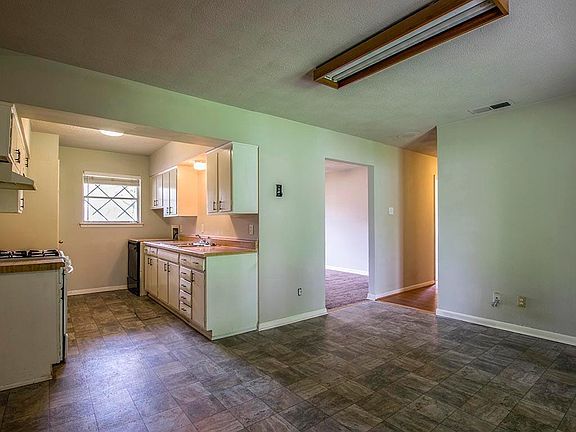 5th image of 1521 Lee St