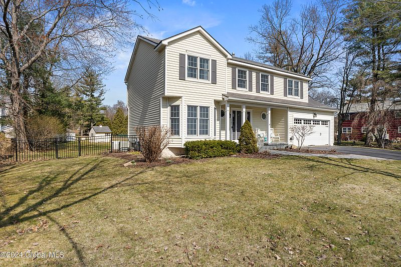 3rd image of 1101 Clute Crest Drive