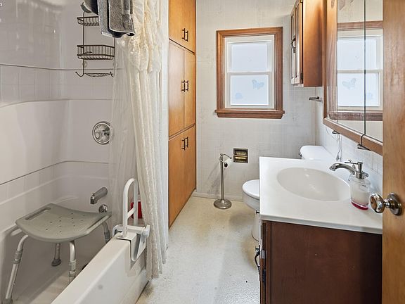 5th image of 1106 Buckland Ave