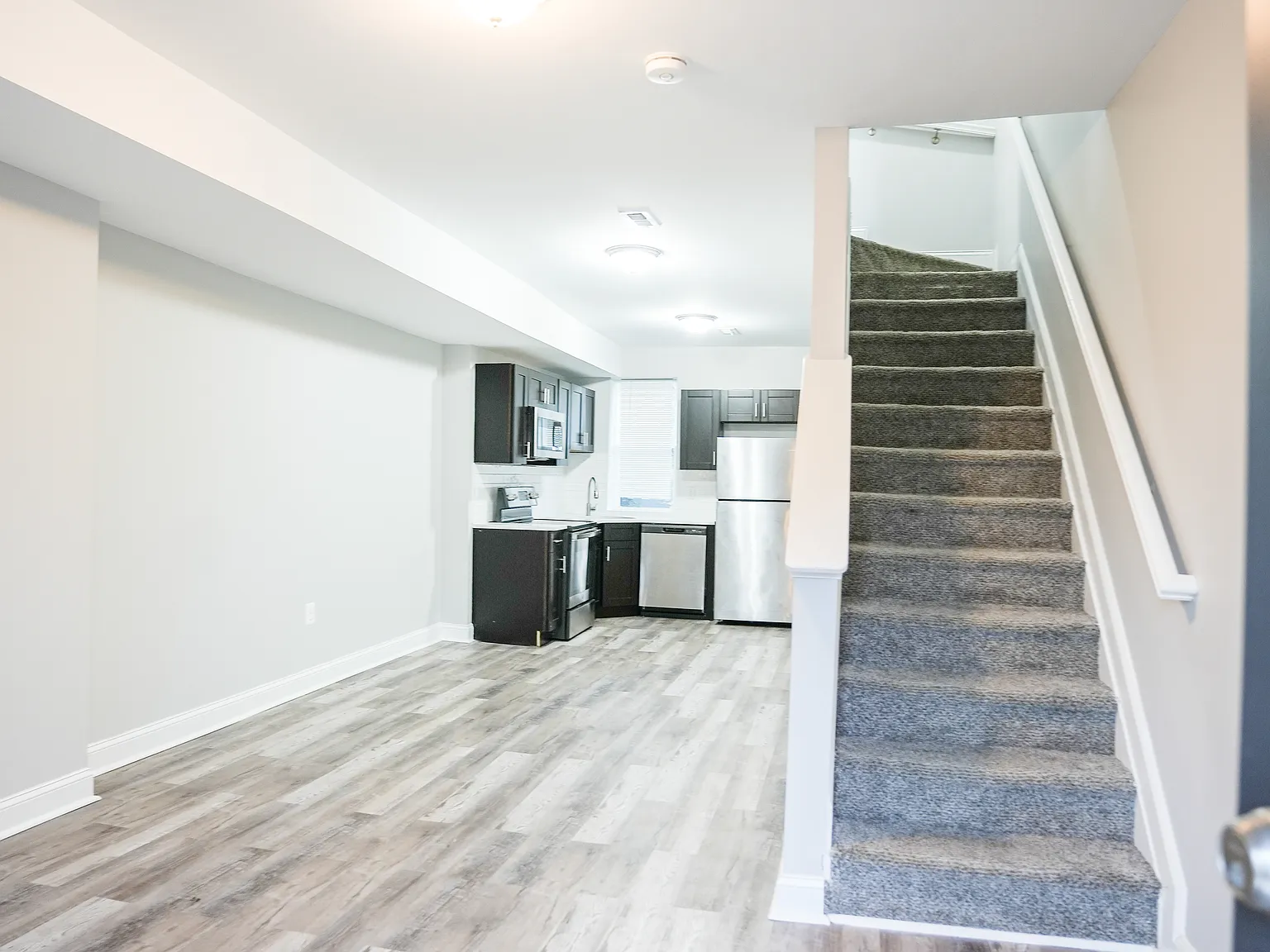 3 bed, 3.0 bath, $2,200 — Photo 4