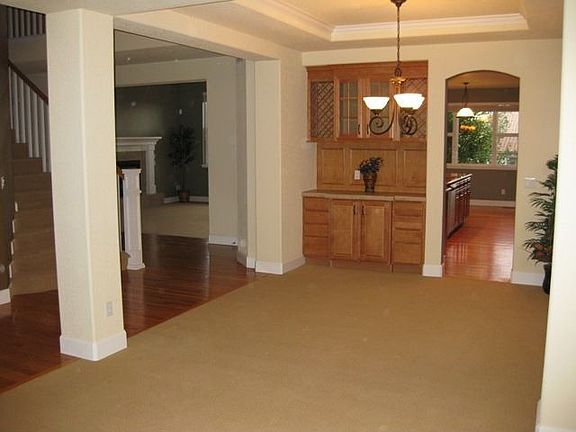 Dining/Living Room Area