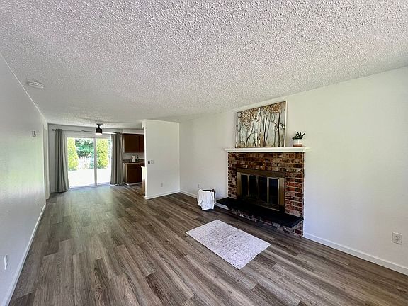 3rd image of 724 36th Ave NE