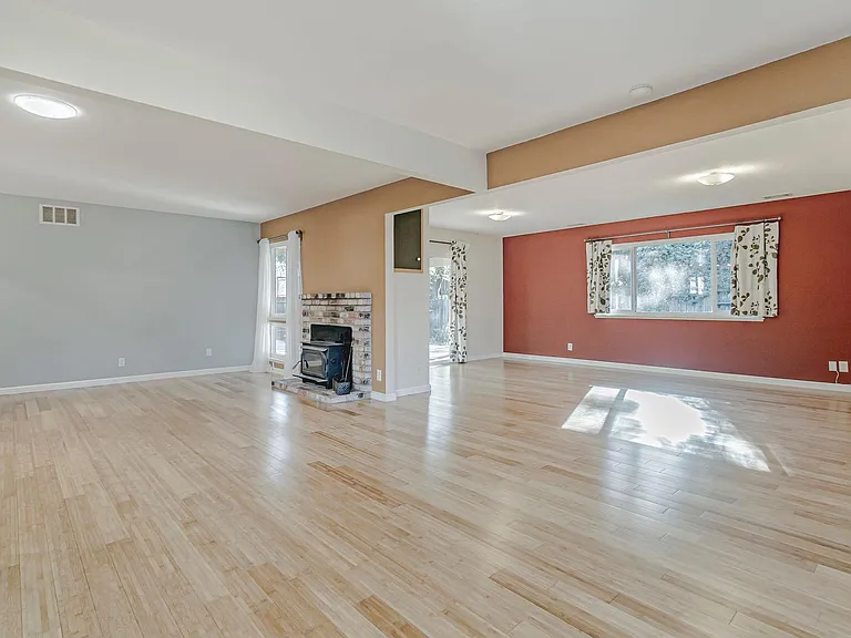 1108 Alice St — Photo 8