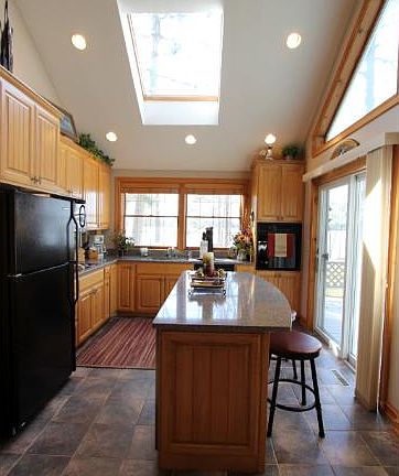 3rd image of 1371 E Pointe Dr