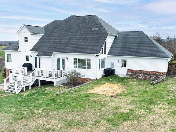 3rd image of 395 Sommersby Ln