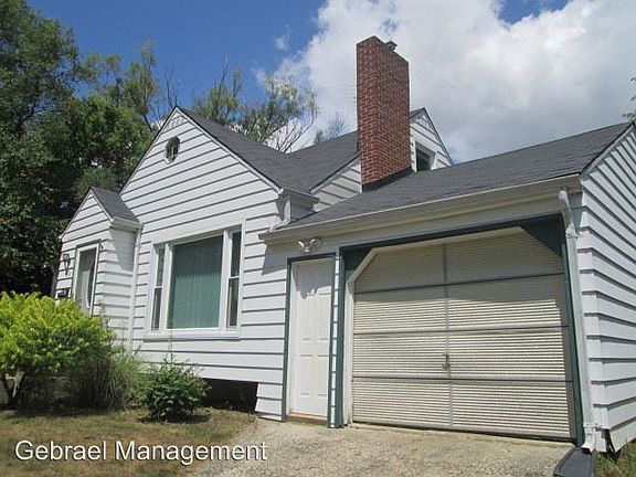 2nd image of 3210 Sherwood Dr