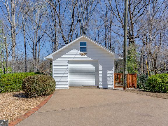 5th image of 3410 Maynard Cir