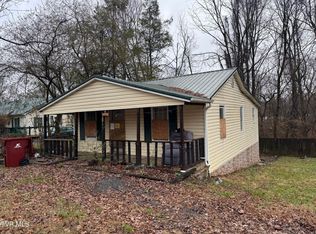 1400 Rockgarden Rd, Johnson City, TN 37604