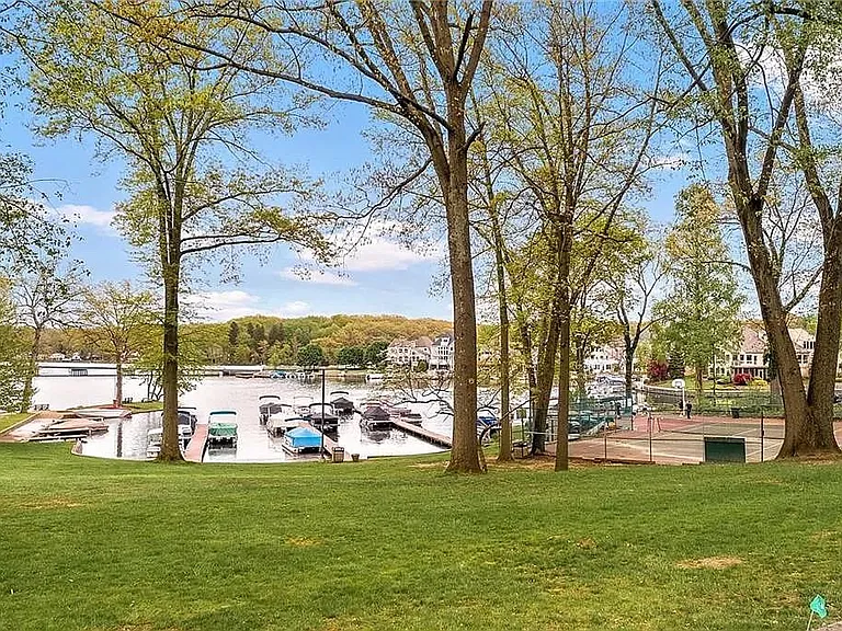 Private lakefront park in neighborhood - boat dock/ kayak, canoe launch area