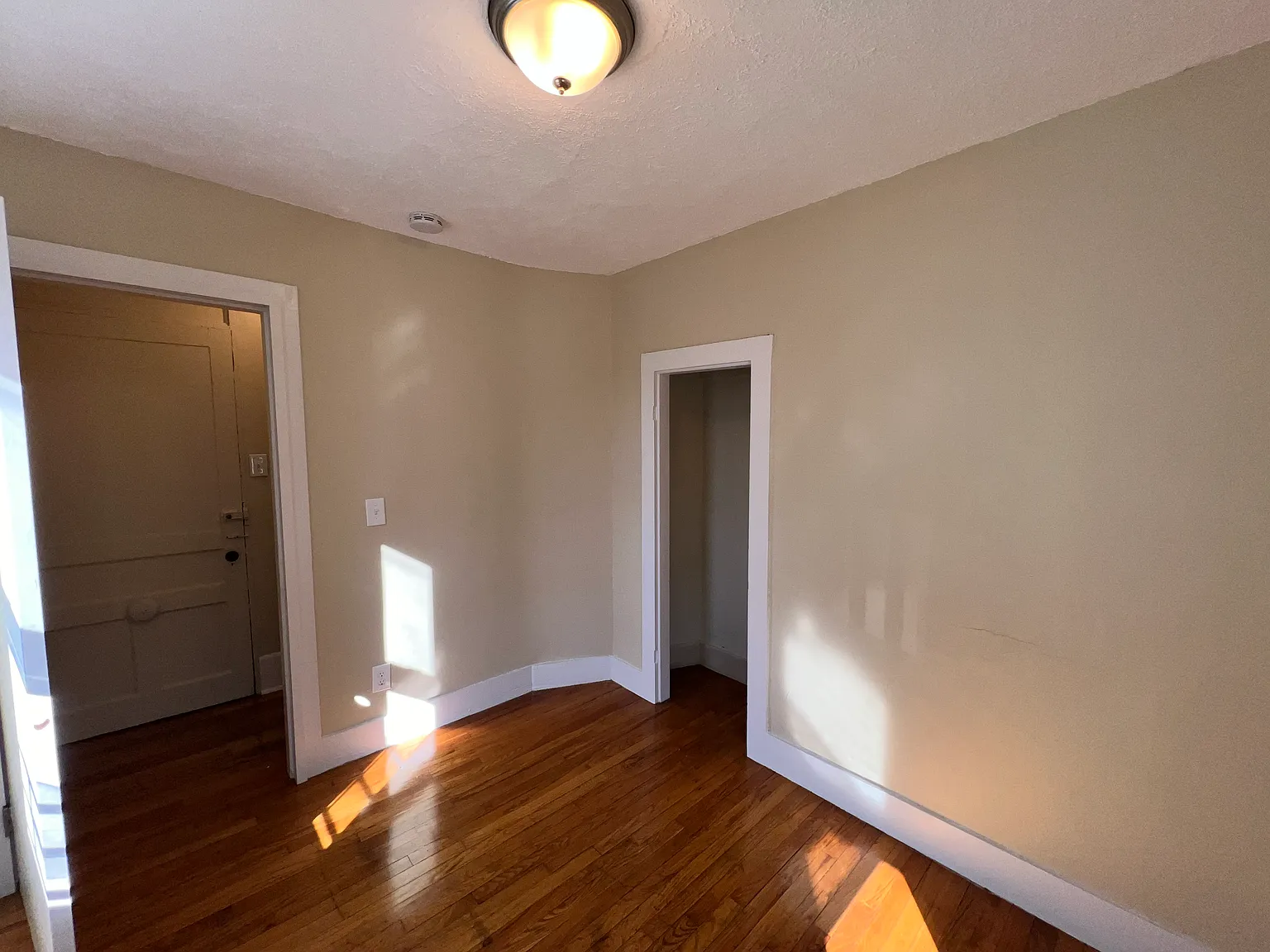 2 bed, 1050 sqft, $1,650 — Photo 3