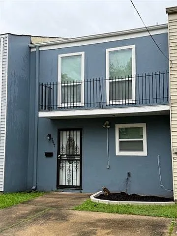 3017 Pine St — Photo 1