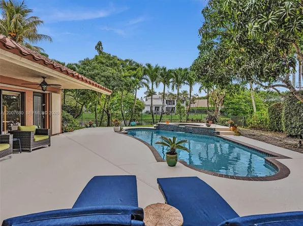 1080 Creekford Dr, Fort Lauderdale, FL 33326