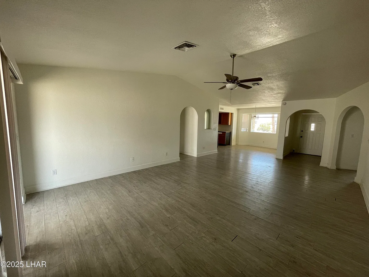 3 bed, 2.0 bath, 1655 sqft, $2,200 — Photo 4