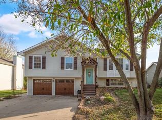 521 Nipper Ln, Leavenworth, KS 66048