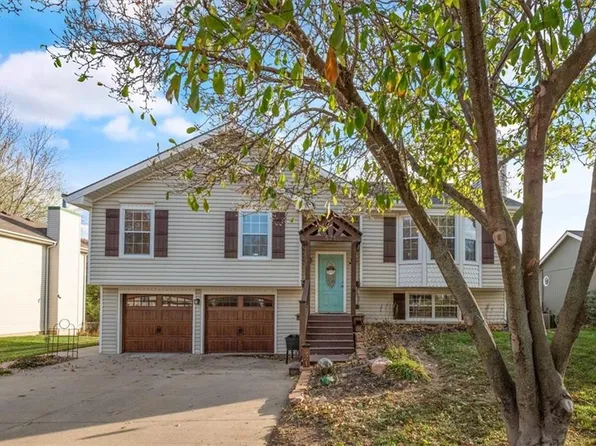 521 Nipper Ln, Leavenworth, KS 66048