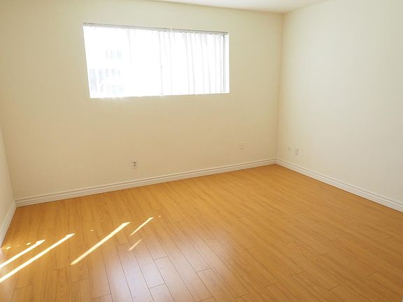 4th image of 4865 Saratoga Ave APT 104