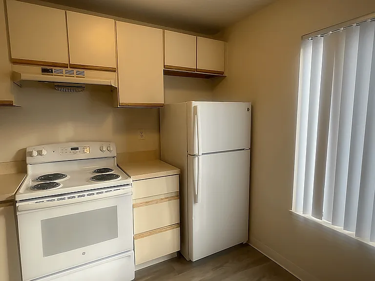 Park Lane Apartments — Photo 38