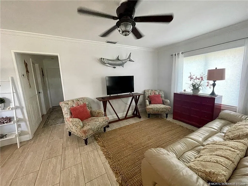 2 bed, 1.0 bath, 936 sqft, $3,000 — Photo 4