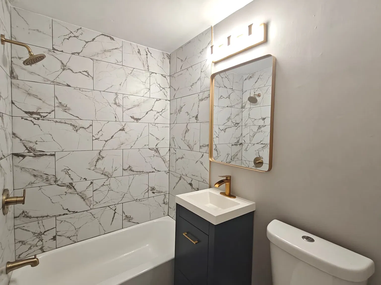 Beautiful Apartment Available Now! — Photo 4