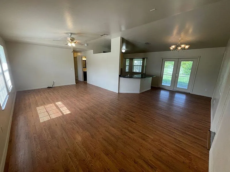 3 bed, 2.0 bath, 1119 sqft, $1,450 — Photo 2