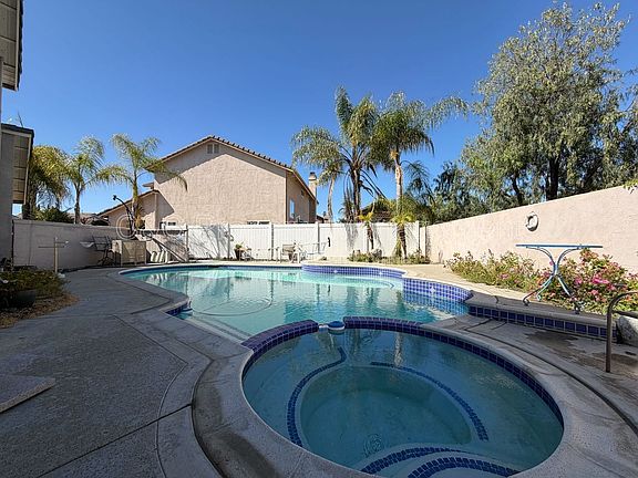3rd image of 25052 Calle Viejo