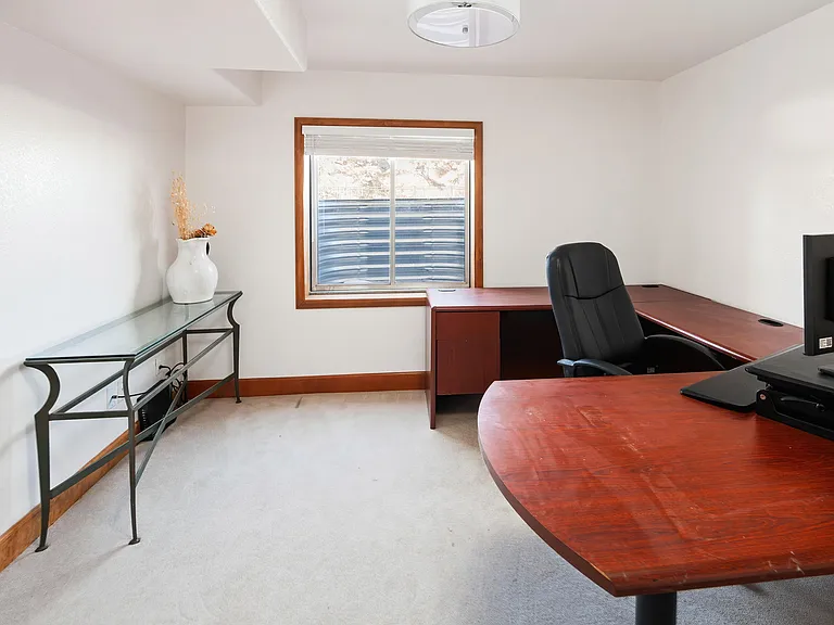 2nd bedroom/office w/ walk in closet