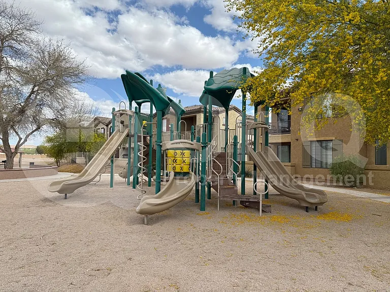 1456 E 9th St #216 — Photo 26