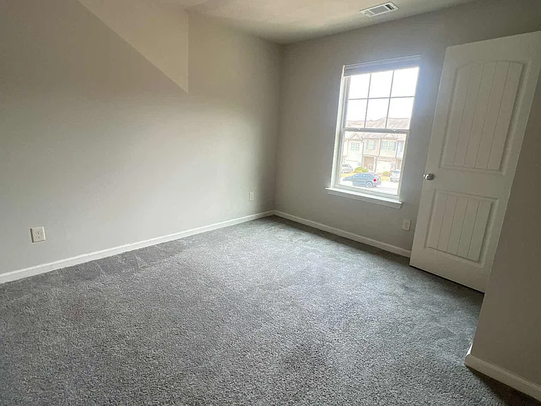 1739 Snapping Ct — Photo 17