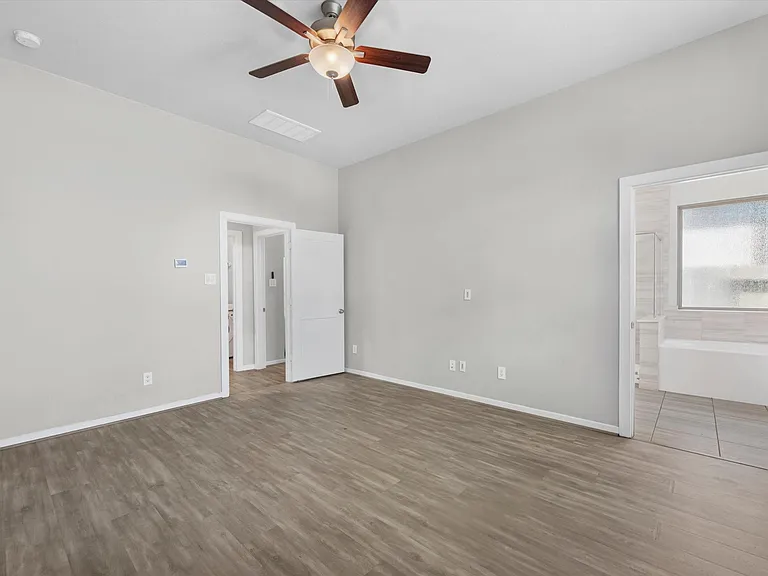 731 Lacebark Elm Trl — Photo 18