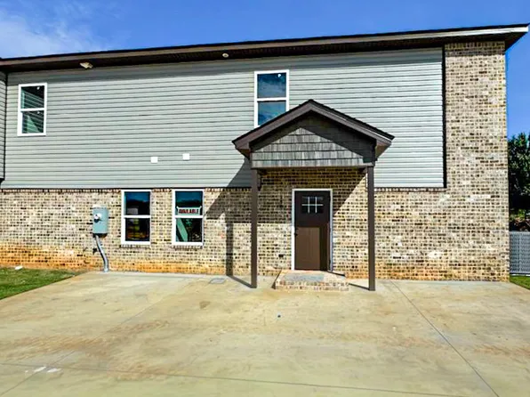 240 Beau Claire Cir, Byron, GA 31008