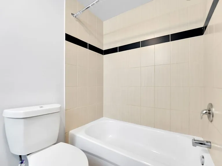 435 Ash St — Photo 8