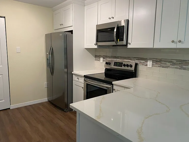 506 Duxbury Ct #B — Photo 4