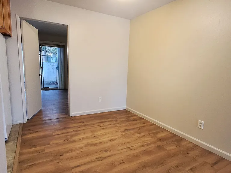 1315-1325 S Maple St — Photo 7