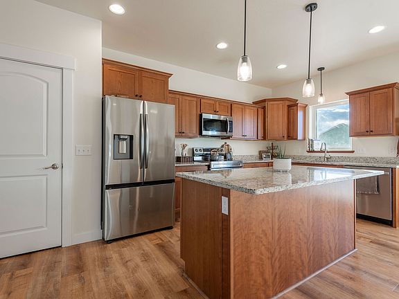 4th image of 180 Meadow View Loop