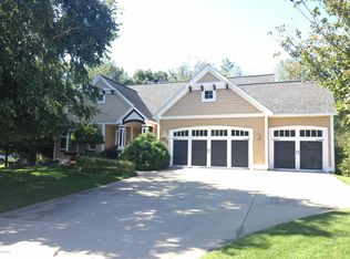 88 Crosswind Dr, Holland, MI 49424
